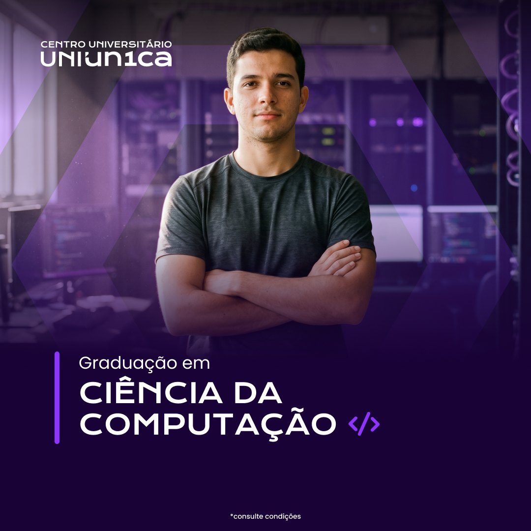 Graduação em Ciência da Computação: jovem de braços cruzados numa sala de servidores