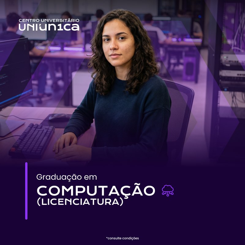Graduação em Computação (Licenciatura): jovem sentada num laboratório de informática